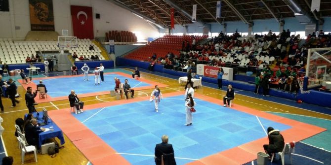 Ayvalıklı Tekvandocu Manisa’dan Altın Madalya İle Döndü