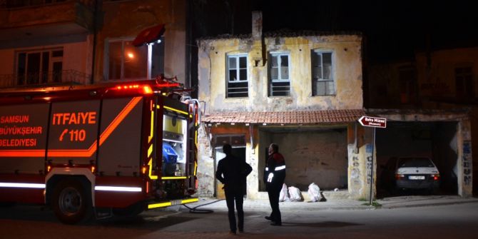 Bafra’da Metruk Binada Yangın