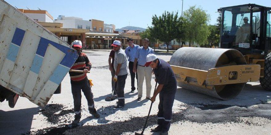 Dinar’da Sıcak Asfalt Serim Ve Yol Yama Çalışmaları Devam Ediyor