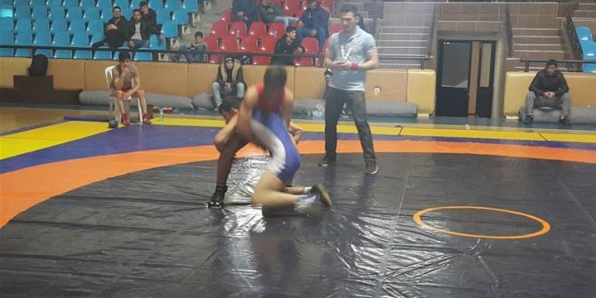 Güreşçiler Minderde Ter Döktü