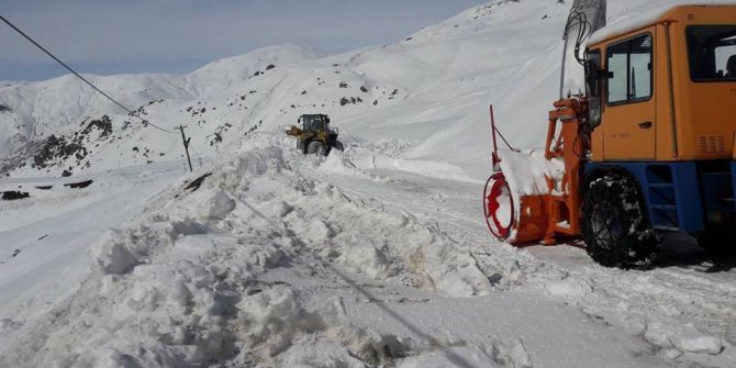 Hakkari’de Köy Ve Mezra Yolu Yeniden Ulaşıma Açıldı