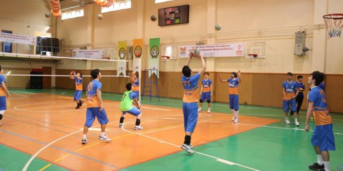 Zeytinburnu Liselerarası Spor Turnuvaları Başladı