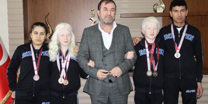 Görme Engelli Kardeşlerden Büyük Başarı