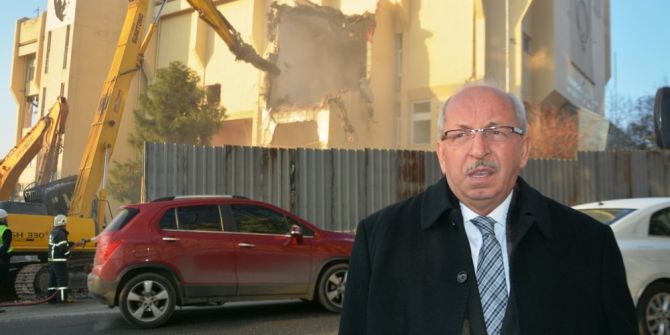 33 Yıllık Belediye Binasının Yıkımı Başladı
