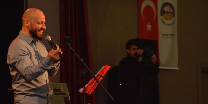 Tezeoğlu’ndan Körfez’de Şiir Dolu Gece