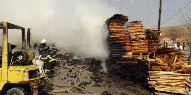 Palet Fabrikasındaki Yangın Korkuttu