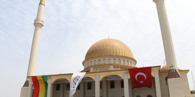 Çamur İçinde Kılınan Namaz, Ülkeyi En Büyük Camiye Kavuşturdu