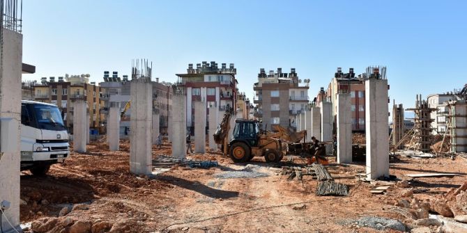 Başkan Tütüncü, Şafak Kapalı Pazarı İnşaatını İnceledi