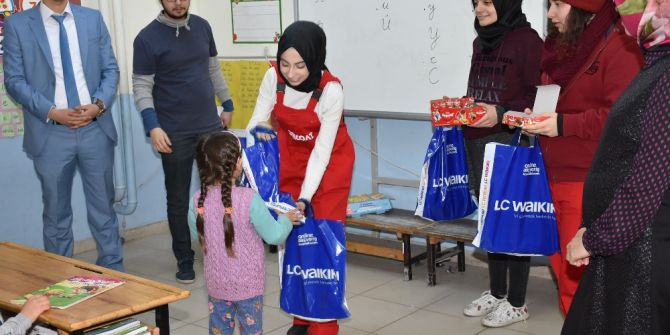 Dursunbey’de Stajer Doktorlar "Hayal Duvarı" Projesini Uyguladı