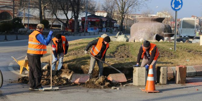 Kırılan Bordürler Tamir Edildi