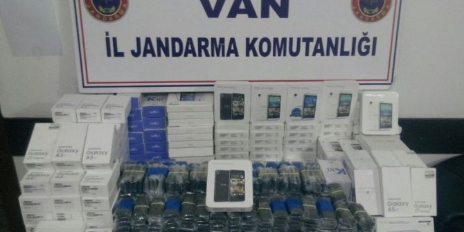 Van’da Kaçak Cep Telefonu Operasyonu