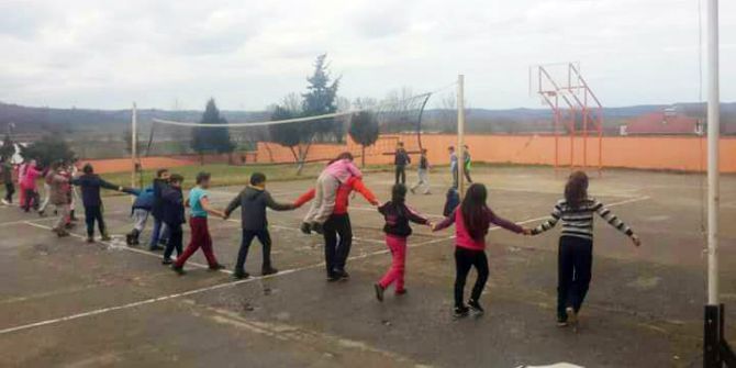 Engelli Öğrencisini Sırtına Alarak Spor Yaptıran Öğretmen Paylaşım Rekoru Kırıyor