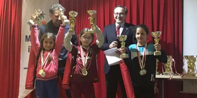 Yıldırımlı Satranççı Zirveyi Bırakmıyor