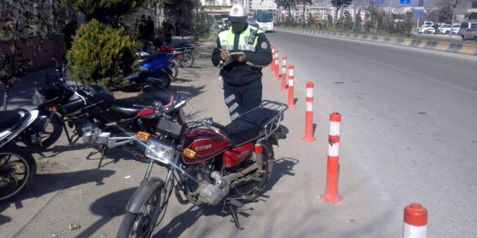 Hastane Önüne Park Edilen Motosikletlere Ceza Kesildi