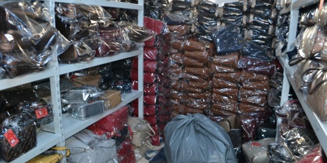 Fatih’te Sahte Çanta Operasyonu