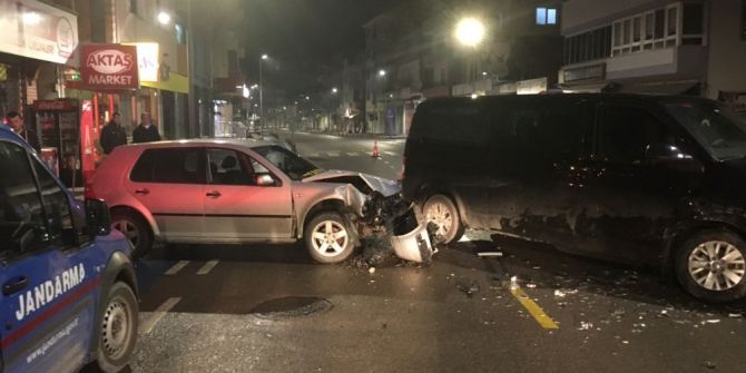 ’Dur’ İhtarına Uymayan Uyuşturucu Tacirleri Kaza Yaptı