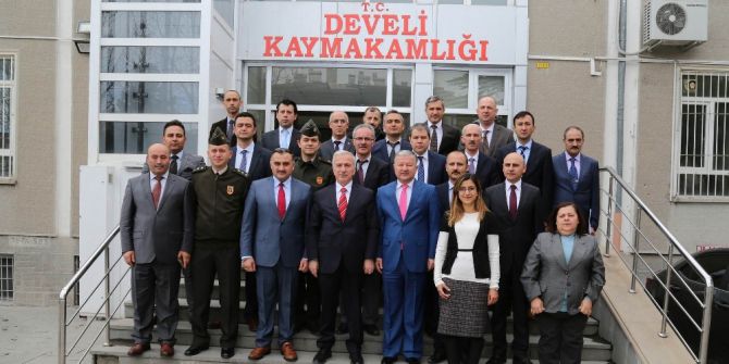 Vali Kamçı Develi’de Muhtarlarla Buluştu
