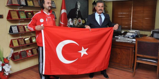 Mersinli Escrima Sporcusu Serkan Gök, İtalya’da Türkiye’yi Temsil Edecek