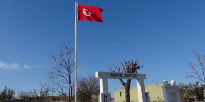 Şehitliğe 30 Yıl Sonra Bayrak Asıldı