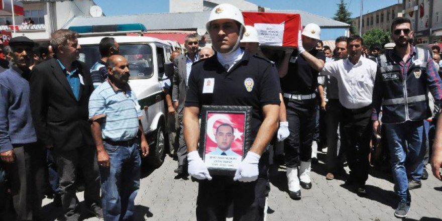 Pkk’nın Şehit Ettiği Polis Memuru Engin Yılmaz, Son Yolculuğuna Uğurlandı