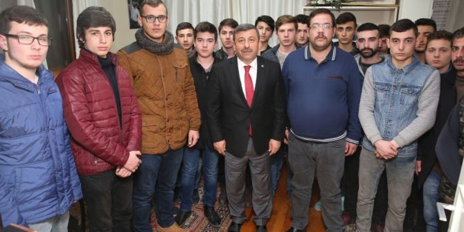 Başkan Karabacak, Ülkücü Gençlerle Buluştu