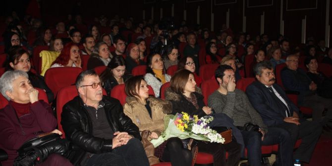 Zonguldak’ta "Ya Sev Ya Hamlet“ Oyunu Sergilendi