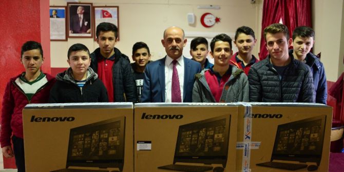 Başkan Yıldırım Öğrencilerin Bilgisayar İsteğini Yerine Getirdi