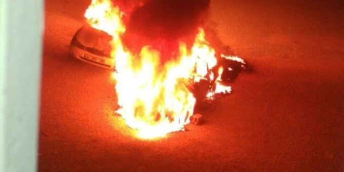 Mersin’de 2 Otomobil Kundaklandı