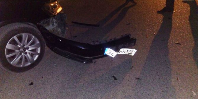 Motosikletle Otomobil Çarpıştı: 2 Yaralı