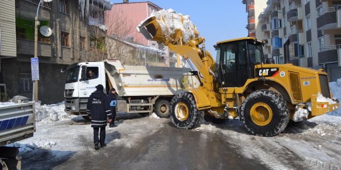 Muş Belediyesinin Kar Mesaisi Devam Ediyor