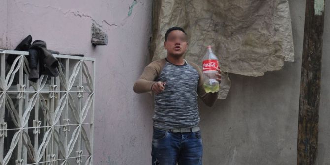 Anne Babası Uyuşturucu Ticaretinden Tutuklanan Çocuk Kendini Yakmak İstedi