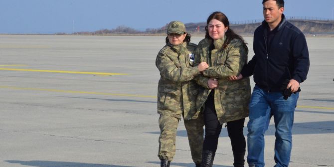 Şehit Eşinin Parkasını Giydi