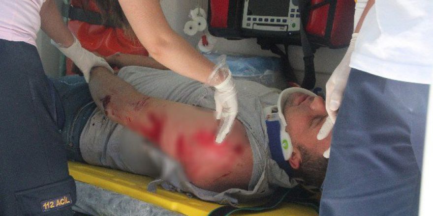 Motosiklet Sürücüsünü Kafasındaki Kask Kurtardı