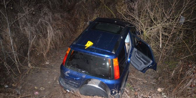 Otomobil Dereye Uçtu: 1 Ölü