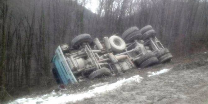 Kastamonu’da İki Kamyon Çarpıştı: 1 Yaralı
