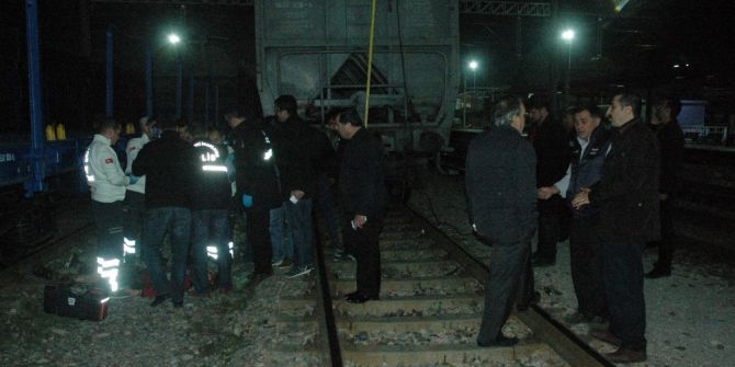 Tren Vagonunun Üzerinden Geçerken Elektrik Akımına Kapıldı