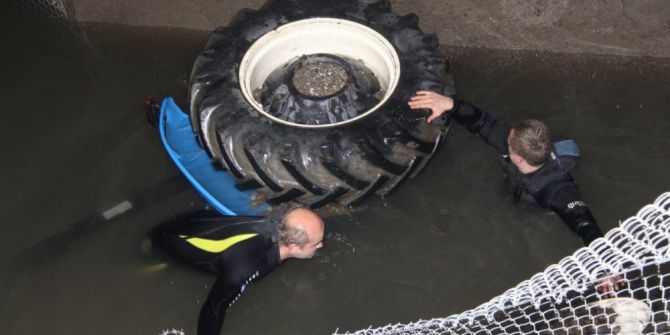 Su Kanalına Uçan Traktörde Can Verdi