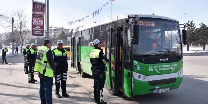 Otobüste ‘Polis’ Var