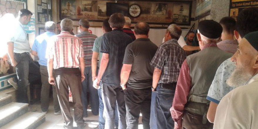 Ekmek Kuyruğu Değil, Lezzet Kuyruğu