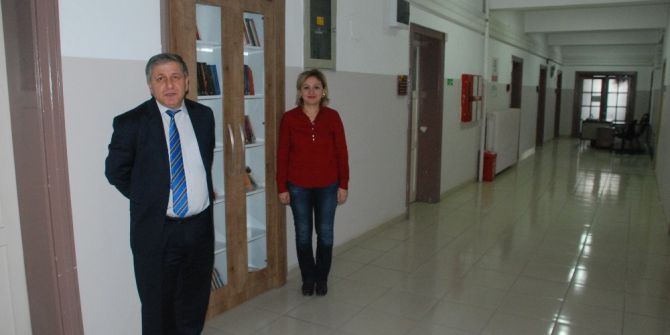 Kapı Boşluğu Kitaplık Oldu