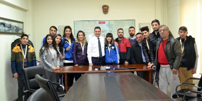 Adanalı Wushucular Antalya’da Yapılan Türkiye Şampiyonası’ndan 18 Madalya İle Döndüler