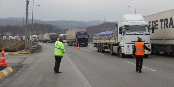 Bolu Dağı Tüneli’nde Kaza Trafiği Durdurdu