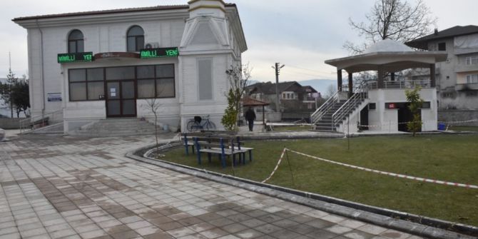 Düzce Belediyesi Camilerin Çevresine Düzenleme Yapıyor