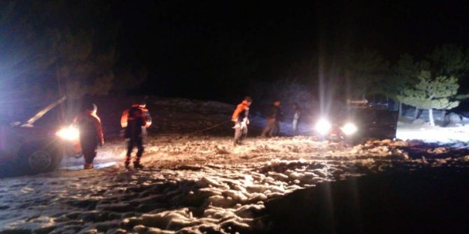 Kara Saplanan Arazi Aracının Yardımına Afad Ekipleri Yetişti