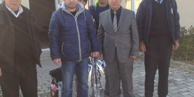 Salihli’de Sokak Hayvanlarına Mama Desteği