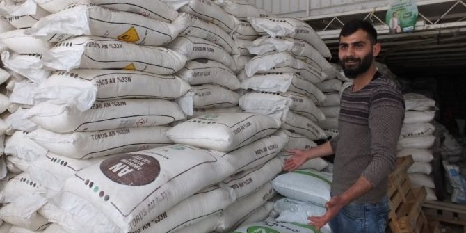 Burhaniyeli Çiftçiler Gübreyi Ziraatçı Gözetiminde Atıyor