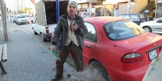 Çevreci Dede Yollarda Çöp Bırakmıyor
