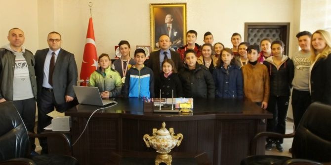 Burhaniyeli Halterciler 7 Madalya İle Döndü