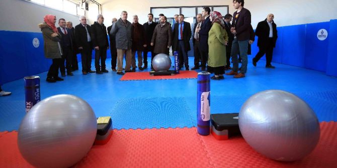 Başkan Karaosmanoğlu, Sarımeşe Spor Salonunu İnceledi