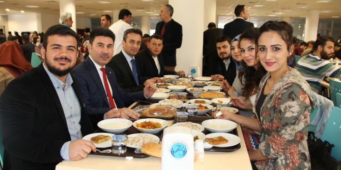 Rektör Karacoşkun, Öğrencilerle Bir Araya Geldi